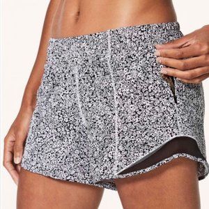 Lululemon Hotty Hot Short II 2.5" Size 10